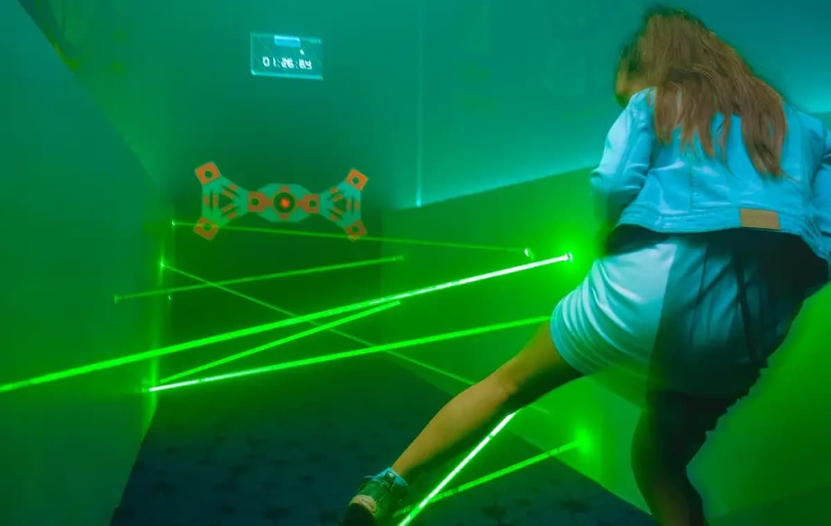 LaserLand - slide 16